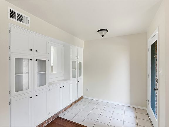4th image of 2400 Longmire Dr APT 204