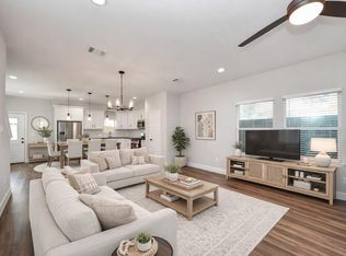 6910 J W Peavy Dr, Houston, TX 77011