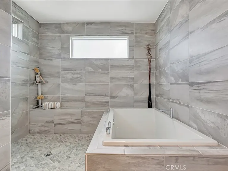 2105 Two Harbors Cir — Photo 42