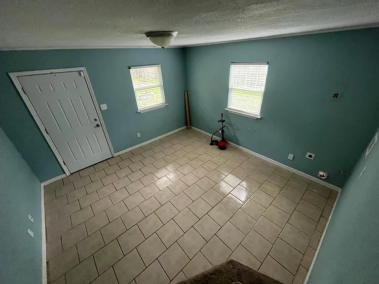 727 E Brooks St — Photo 16