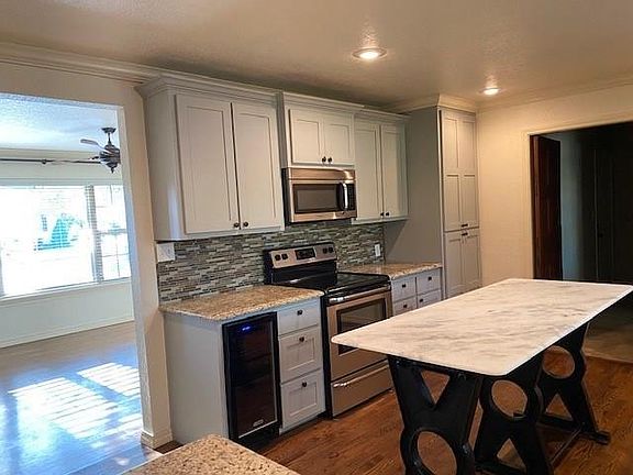 4th image of 304 Crestview Dr