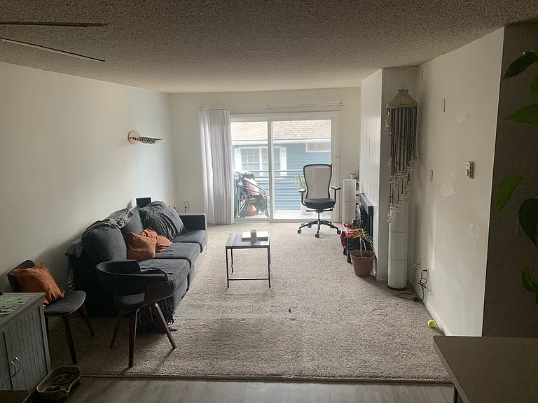 La Pacifica Apartments — Photo 9