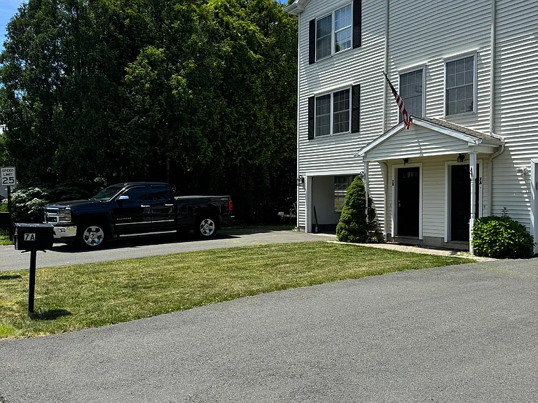 7 Gwen Rd #B — Photo 1