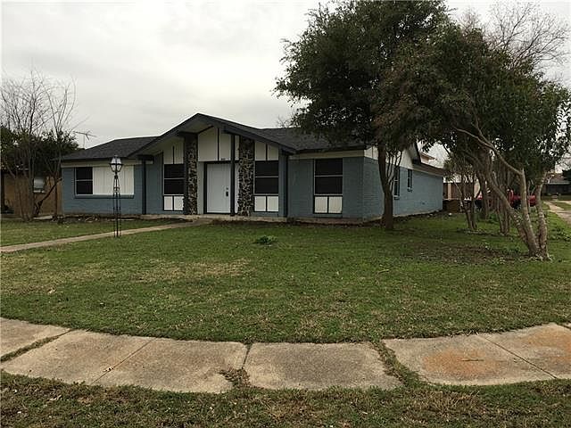1st image of 829 Brookshire Cir