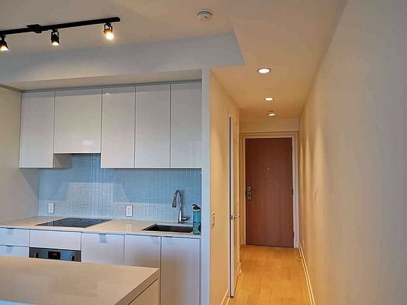 3rd image of 7 Grenville St W #1812
