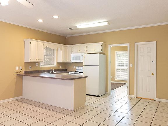 3rd image of 1602 Jackson Ave W APT 119