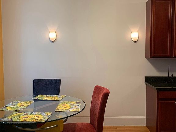 5th image of 431 N Lombard Ave APT 1