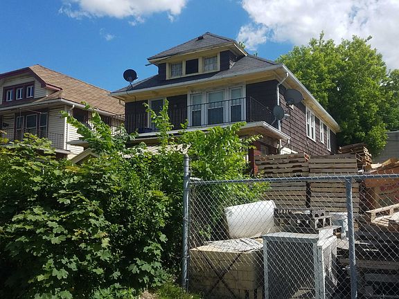2nd image of 19 Oakmont Ave