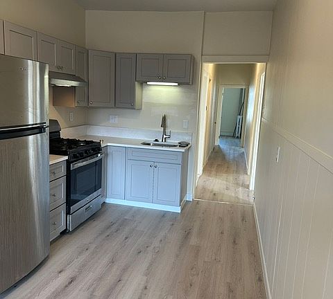 5th image of 62 Ferry St #3