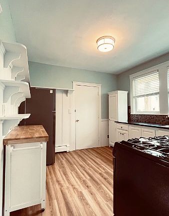 5th image of 7 Greycliff Rd #1