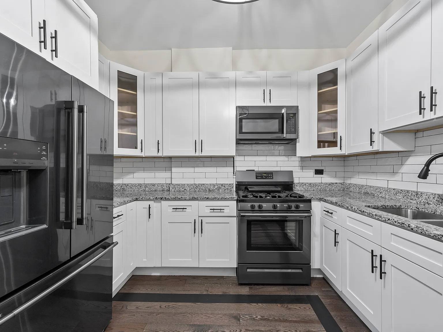 614 N Troy St — Photo 4
