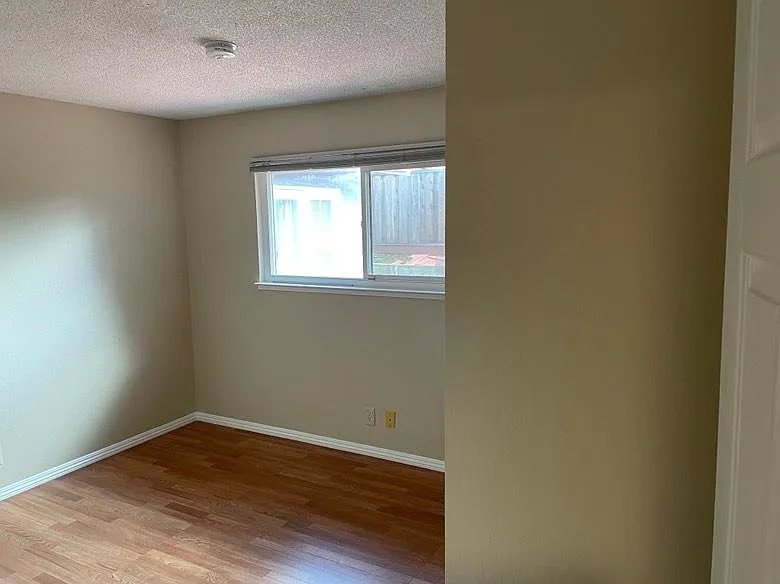 8 bed, 1600 sqft, $1,025 — Photo 3