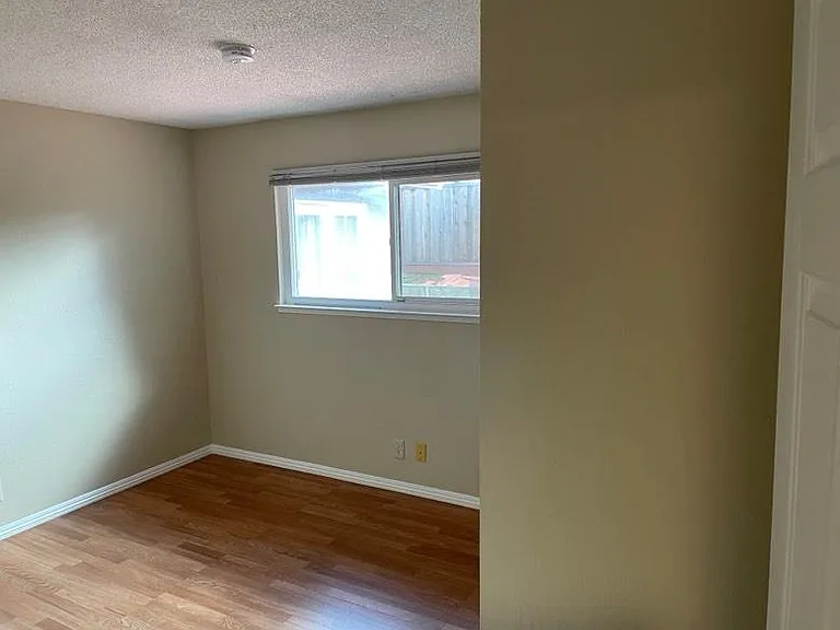 1260 Glacier Dr #5 — Photo 3