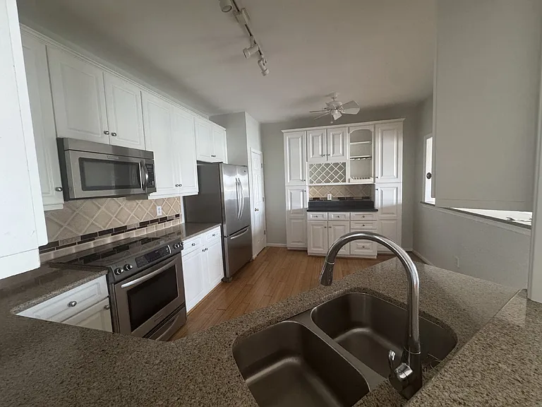 9462 Bay Front Dr — Photo 6