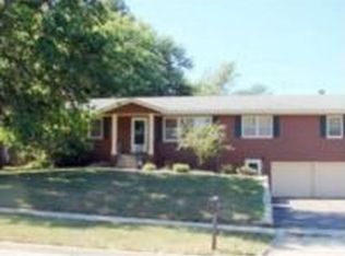 3427 SW James St, Topeka, KS 66614