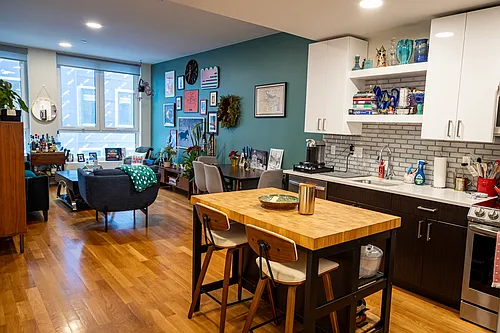 10 Taber St Photo 1