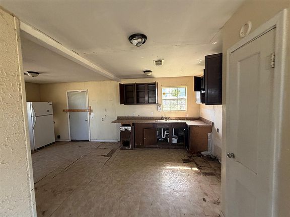 5th image of 1129 Huff Rd