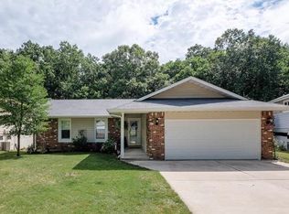 1042 Treetop Trail Dr, Ballwin, MO 63021