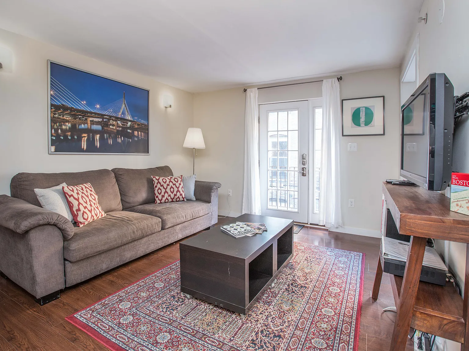 3 bed, 1.5 bath, 1000 sqft, $5,100 — Photo 1