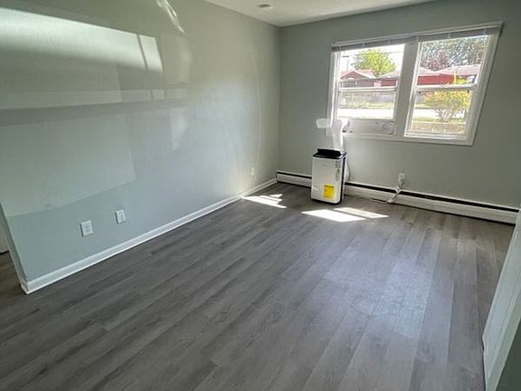 4th image of 3315 E 15th St #4