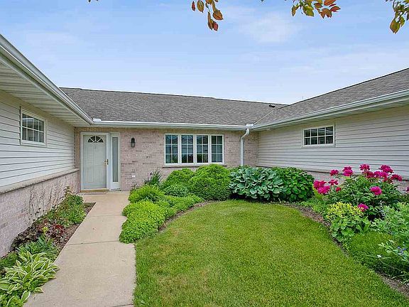 3rd image of 1699 Twin Lakes Cir