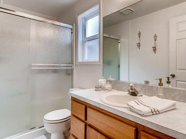 primary bedroom bath