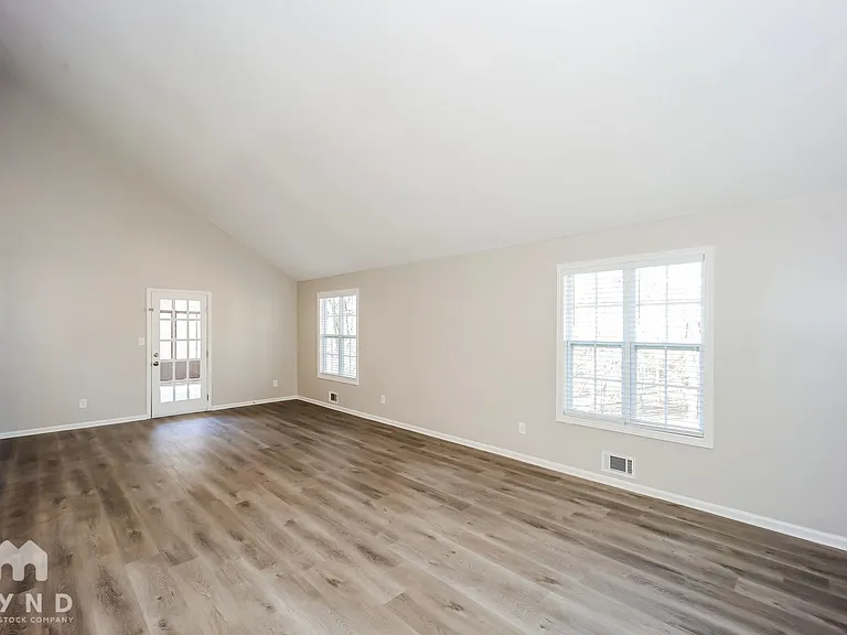 4355 Valley Brook Ln — Photo 5