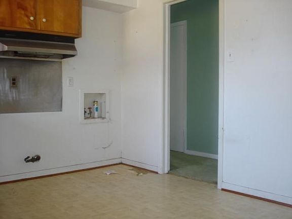 2nd image of 3151 Colchester Dr