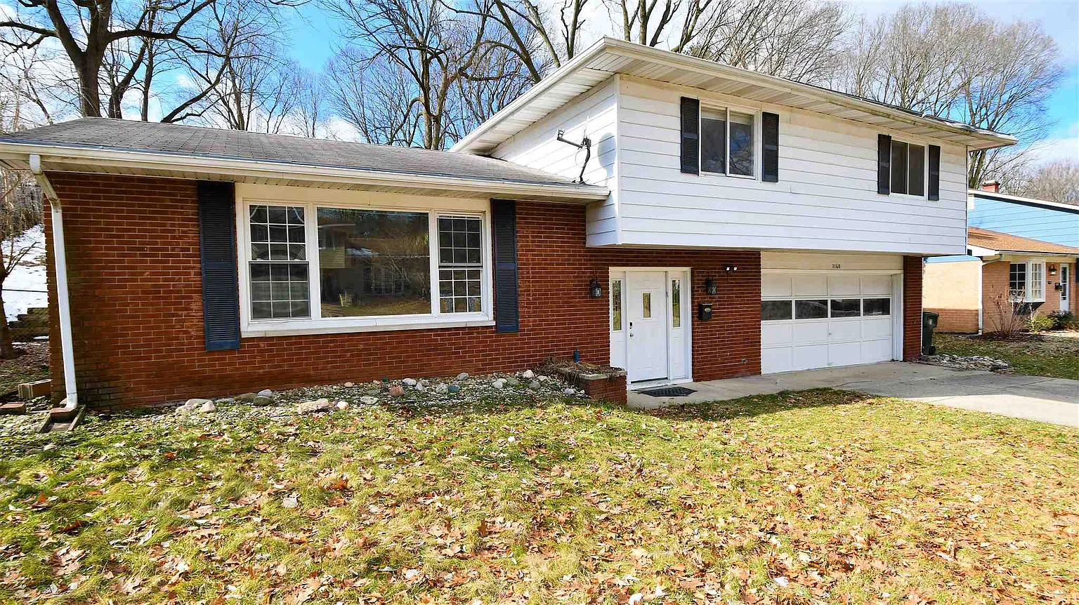 1160 Echo Dr photo 1