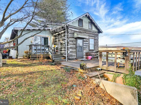 38 W Penn St, Lenhartsville, PA 19534