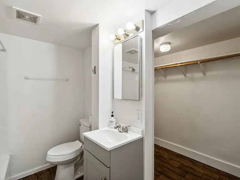 Capitola Apartments — Photo 15