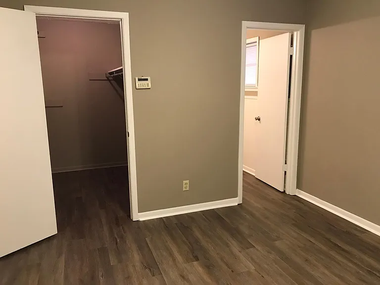 2318 S Donnybrook Ave — Photo 12