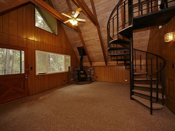 2nd image of 16870 Alpine Dr