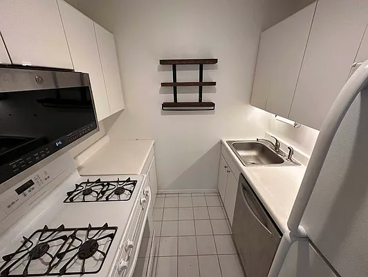 Rented by Tabak Real Estate | media 9