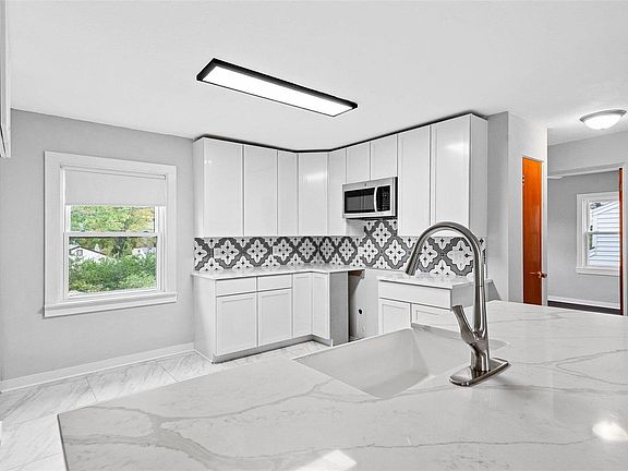 5th image of 9536 Dulles Ct