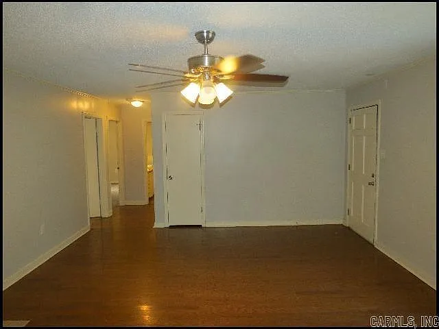 3 bed, 2.0 bath, 1698 sqft, $1,350 — Photo 2
