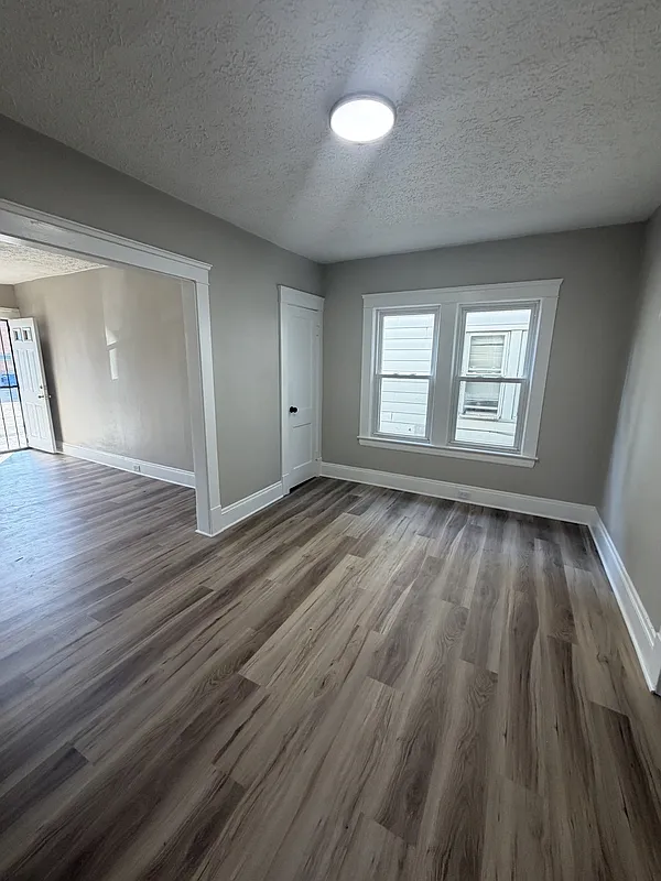 2 bed, 1.0 bath, 780 sqft, $1,250 — Photo 2