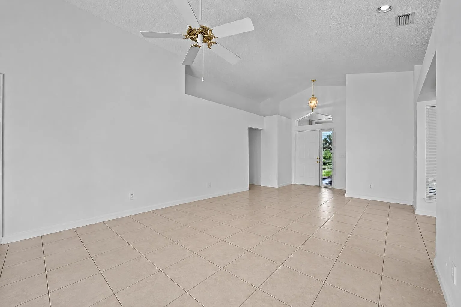 3 bed, 1307 sqft, $3,600 — Photo 1