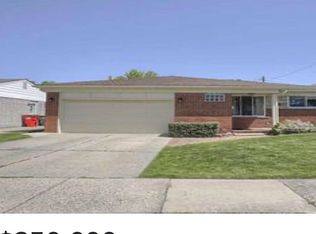 21125 Michael Ct, Saint Clair Shores, MI 48081