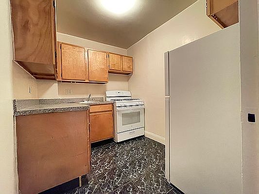 4th image of 143-08 Roosevelt Ave #6O6