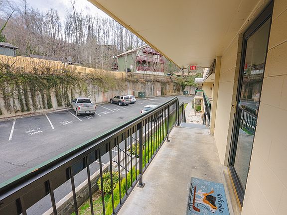 4th image of 217-260 Roaring Fork Rd