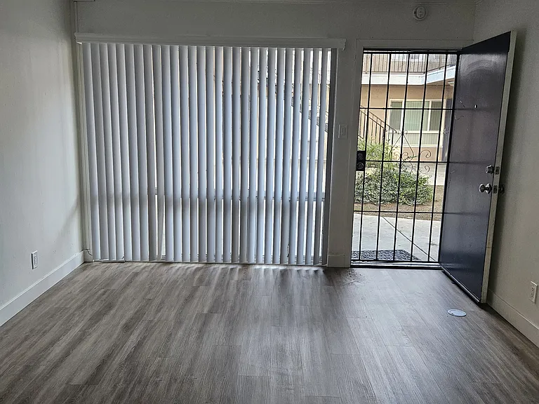 222 E South St #3 — Photo 8