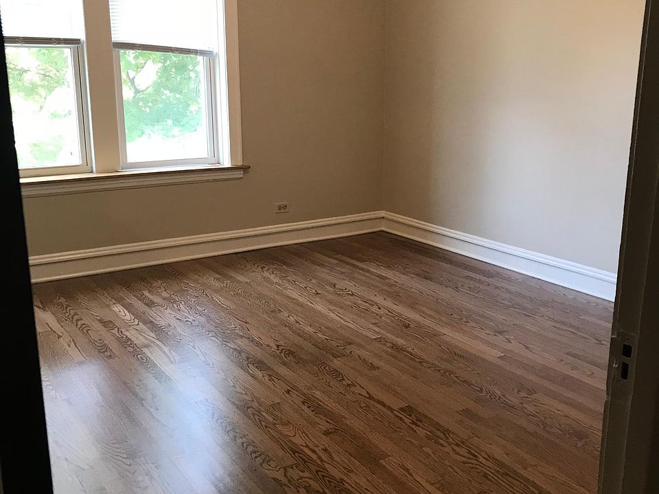 1st image of 2720 W Glenlake Ave APT 1