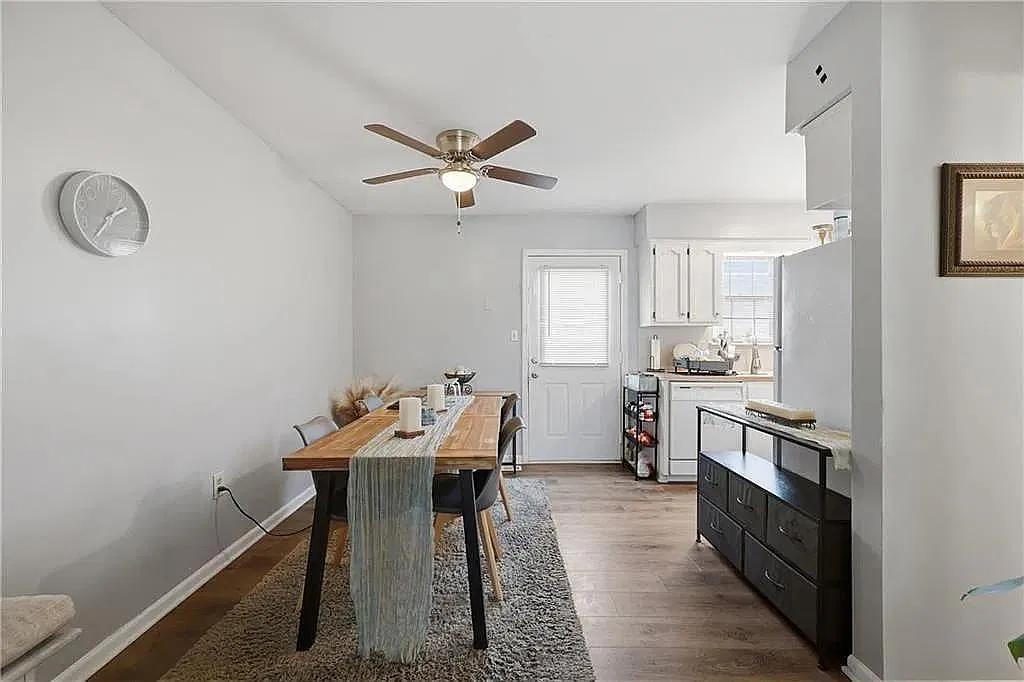 2000 SW 9 St, unit b — Photo 3