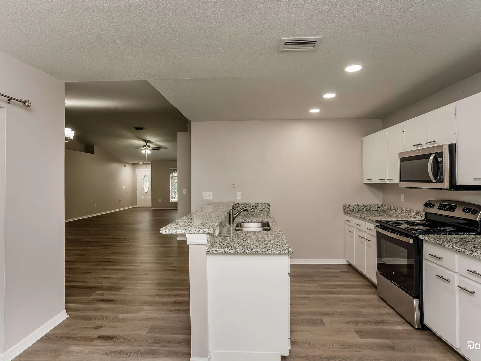 3 bed, 2.0 bath, 1714 sqft, $2,595 — Photo 3