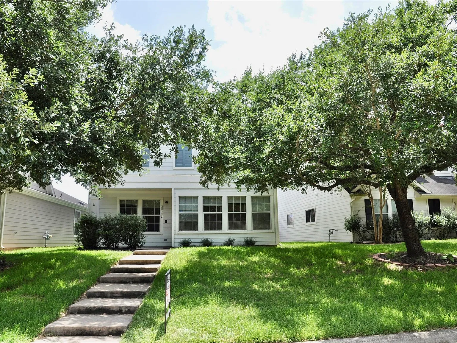 3 bed, 2.5 bath, 1880 sqft, $1,845 — Photo 2