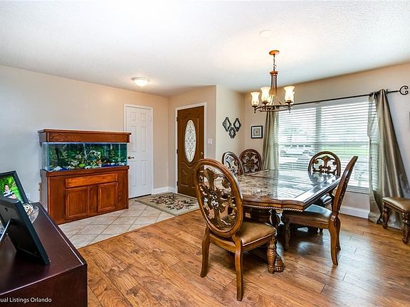3rd image of 410 Barrywood Ln