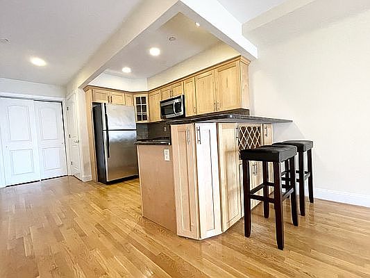 2nd image of 2325 31st Ave #3A