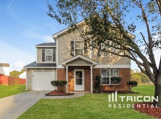 2045 Sunset Village Dr, Charlotte, NC 28216