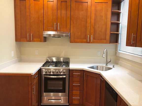 3rd image of 2265 Mission St APT 8